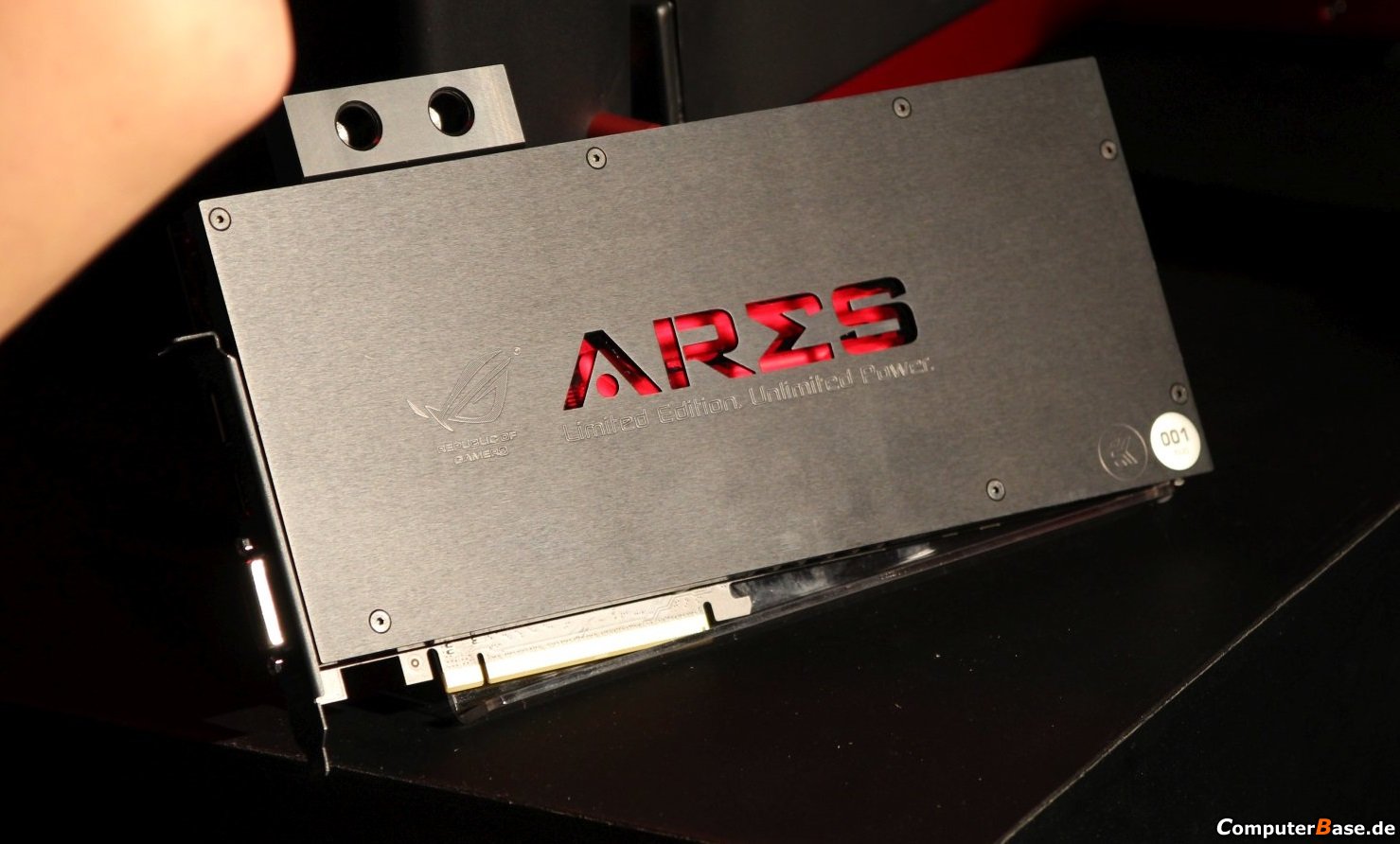 Haga clic en la imagen para ver una versión más grande

Nombre:	Asus-ROG-ARES-III-1.jpg
Visitas:	1
Size:	137,1 KB
ID:	176661